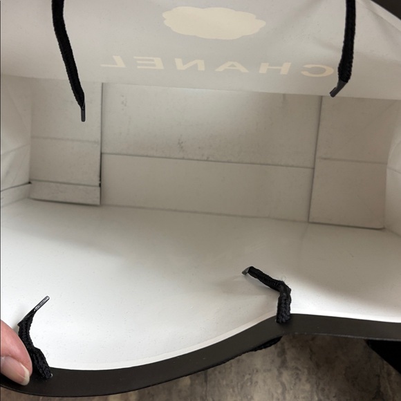 CHANEL Black Gift Set Packaging - Picture 2 of 7